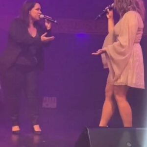 Magalie Vaé Instagram - "J'ai dit oui" en Duo avec @carolinecostaofficial_

Merci pour ce merveilleux moment 🙏😘