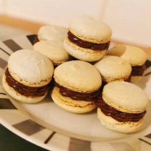 Magalie Vaé Instagram - Après-midi minis Macarons nutella/mascarpone

#patisserie #macarons #weekend #gourmandises #goûter