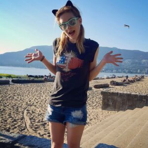 Magda Apanowicz Instagram - Taking on the#SeaWall like it’s 1992 with this badass @alexiskorotash #RollerBabein ‘Vancouver Summer is here to play!