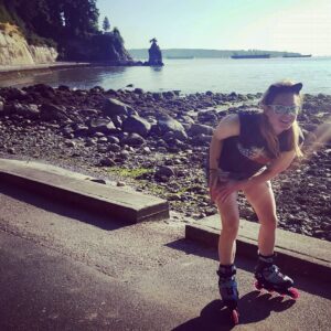 Magda Apanowicz Instagram - Taking on the#SeaWall like it’s 1992 with this badass @alexiskorotash #RollerBabein ‘Vancouver Summer is here to play!