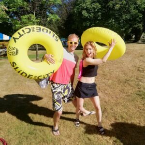 Magda Apanowicz Instagram - When you’d rather hibernate in bed, get your ass to a 1,000 foot long water slide!!! #SlideTheCity with @trevor_or_travis