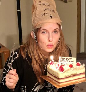 Magda Apanowicz Instagram - I wasn’t gonna to post anything about it being my birthday today, then this happened. @thetaramason realized it was my birthday today and it felt like less then 30min later, this cake showed up at my door, saying “Happy Birthday Magda!”. She lives in TORONTO for fuck sakes, I actually cried!! I was so overwhelmed, no one has ever done something so special and unexpected like this. My John Hugh’s moment re: #sixteencandles / Thank you Tara, truly. Your kindness blows me away everyday I know you.❤️🦋