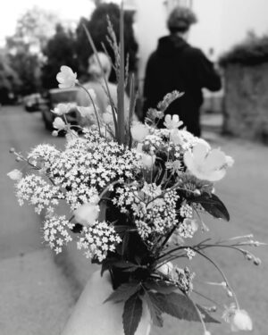 Magdalena Koleśnik Instagram - Mogę śmiało powiedzieć, że dzięki temu doświadczeniu wskoczyłam na nowy level bycia położną. Rozwinęłam się duchowo. Czułam, że daję i otrzymuję masę dobroci. 
Ten poród rozwijał się niczym prog-rockowy utwór.
Było tam wszystko:
Morze miłości, zaufania, zachwytu, wiary w drugiego człowieka 
Przestrzeń i akceptacja 
Fizjologia
Płaczki
Przyjaciele (ludzcy i zwierzęcy)
A owocem naszej cudownej współpracy były narodziny wspaniałej, małej Istoty. Bezpiecznie, w domu, bez żadnych, nawet najmniejszych powikłań. 
Dlatego robię to, co robię. Właśnie dlatego.
Niezmiernie Wam dziękuję! Magda, Marcel, Maleństwo i wszystkim, którzy nas wspierali. 

---

#homebirth #poródwdomu #poróddomowy #narodziny #rodzina