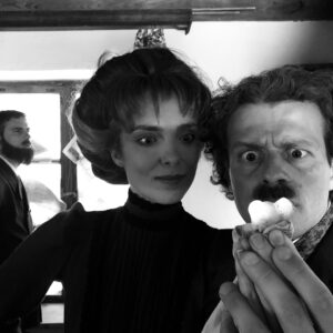 Magdalena Koleśnik Instagram - #drunkhistory #mariasklodowskacurie #comedycentral  fot. @janmacierewicz  z @piatkowskikrzysztof @szymonmyslakowski