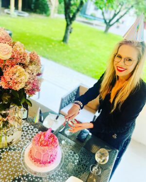 Magdalena Margulewicz Instagram - 45💪💕jestem szczęściarą. Życzę Wam wszystkiego najlepszego. Bądźcie dla siebie czuli i łagodni. Dziekuje wszystkim , których dane mi było spotkać. Jesteście nauczycielami światła. #happybirthday #happyday #happy #💕