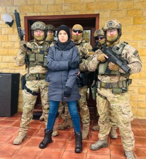 Magdalena Margulewicz Instagram - My się zimy nie boimy…hu hu ha nasza zima zła……a ja w tym towarzystwie to zupełnie niczego się nie boje😊 # @wydzialkryminalny # @tv4czworkaofficial