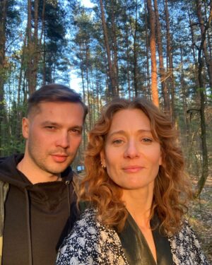 Magdalena Popławska Instagram - Dziś ostatni odcinek.  Kto mnie w końcu zabił?  Piotr, który grał Maćka, czy Maciek, który grał Piotra ale udawał Pawła🤷‍♀️😅

#szadź #player #tvn