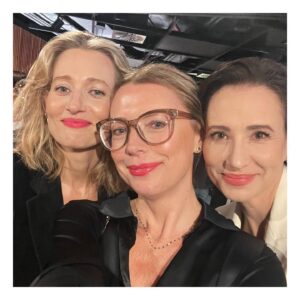 Magdalena Popławska Instagram - SIOSTRY 🙌🏼 👉🏼 @magda.poplawska @ostaszewskamaja_official @sylwiarakowskamakeup . Dziękujemy za za zaproszenie i udany wieczór @theclinic_pl 🍀 #event #theclinic #beauty #womenpower #girlsgirlsgirls