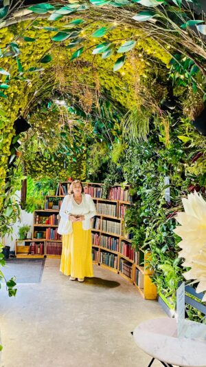 Maggie Egan Instagram - What a magical bookstore in Montrose, CA. Great find @emmieec96 ❣️

#bookstore #montrosecalifornia #athousandyears #lovebirdsofinstagram
