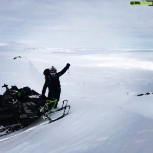 Magnús Scheving Instagram - On the top👆🏻 #iceland #snow