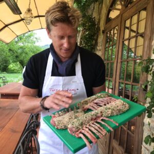 Magnús Scheving Instagram - Working on my cooking skills in Italy 🥄🍅🍴#spotacook #cooking