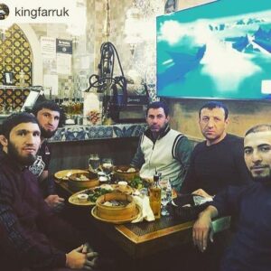 Magomed Ankalaev Instagram - Баркалла за прекрасный ужин брат @kingfarruk очень вкусно поели с братьями @zaytoonnyc . Дай Аллах здоровья родным  и  близким ☝🏻☝🏻☝🏻