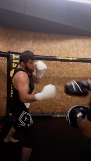 Magomed Ankalaev Instagram - UFC Начинаем обратный отсчёт.
