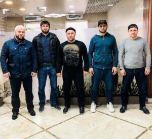Magomed Ankalaev Instagram - #repost @malikov_muhammad05
・・・
После Джума по доброй традиции увиделись с дорогими братьями и попили чай )))#