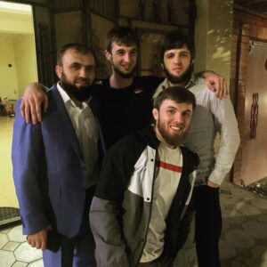 Magomed Magomedov Instagram - @khasan_magomedsharipov просто живи братишка , пусть Всевышний благословит твой брак ✊🏻