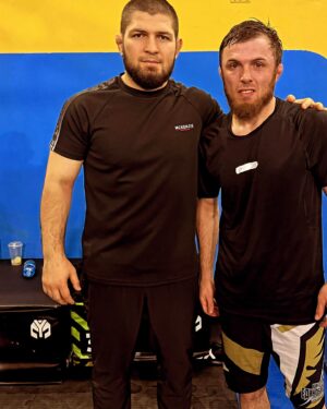 Magomed Magomedov Instagram - Что бы быть лучшим надо учиться у лучших..
Сильный среди равных, Равный среди сильных
🦅🦅🦅 @khabib_nurmagomedov
