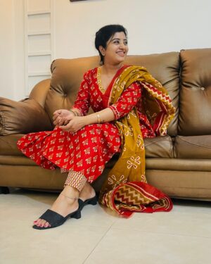 Mahalakshmi Shankar Instagram - 1. Blue Kurti
 - **Design:** Blue with white abstract patterns.
 - **Style:** Straight-cut, full sleeves, round neckline.
 - **Fabric:** cotton, good for casual wear.
 
2. Red kurti
 - **Design:** Red with white and mustard yellow traditional patterns.
 - **Style:** Three-quarter sleeves, V-neckline.
 - **Fabric:** cotton, suitable for festive wear.
 - **Set:** Comes with a mustard yellow dupatta and matching red pants.

These beautiful cotton kurti sets are from @_lady_love_29