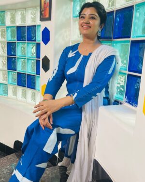 Mahalakshmi Shankar Instagram - 1. Blue Kurti
 - **Design:** Blue with white abstract patterns.
 - **Style:** Straight-cut, full sleeves, round neckline.
 - **Fabric:** cotton, good for casual wear.
 
2. Red kurti
 - **Design:** Red with white and mustard yellow traditional patterns.
 - **Style:** Three-quarter sleeves, V-neckline.
 - **Fabric:** cotton, suitable for festive wear.
 - **Set:** Comes with a mustard yellow dupatta and matching red pants.

These beautiful cotton kurti sets are from @_lady_love_29