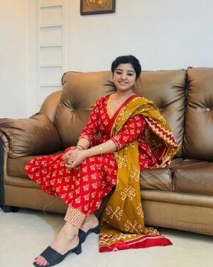 Mahalakshmi Shankar Instagram - 1. Blue Kurti
 - **Design:** Blue with white abstract patterns.
 - **Style:** Straight-cut, full sleeves, round neckline.
 - **Fabric:** cotton, good for casual wear.
 
2. Red kurti
 - **Design:** Red with white and mustard yellow traditional patterns.
 - **Style:** Three-quarter sleeves, V-neckline.
 - **Fabric:** cotton, suitable for festive wear.
 - **Set:** Comes with a mustard yellow dupatta and matching red pants.

These beautiful cotton kurti sets are from @_lady_love_29