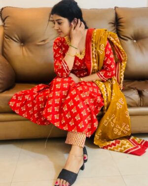 Mahalakshmi Shankar Instagram - 1. Blue Kurti
 - **Design:** Blue with white abstract patterns.
 - **Style:** Straight-cut, full sleeves, round neckline.
 - **Fabric:** cotton, good for casual wear.
 
2. Red kurti
 - **Design:** Red with white and mustard yellow traditional patterns.
 - **Style:** Three-quarter sleeves, V-neckline.
 - **Fabric:** cotton, suitable for festive wear.
 - **Set:** Comes with a mustard yellow dupatta and matching red pants.

These beautiful cotton kurti sets are from @_lady_love_29