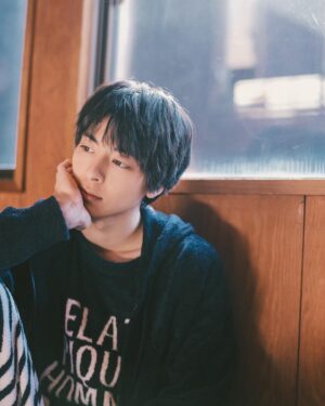 Mahiro Takasugi Instagram - 取材時の写真！
一枚目はUSAGIONLINEさん！二枚目は部屋活ピアノサイトさん！要チェックです！あ、ハッピーバレンタインです。鼻血にお気をつけください。
#usagionline #部屋活ピアノ