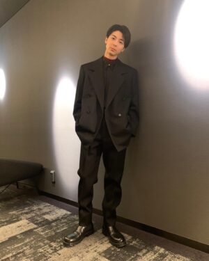 Mahiro Takasugi Instagram - 先日、映画『東京リベンジャーズ2』のプレミアムナイトに参加してまいりました！4月21日公開です。松野千冬を宜しくお願い致します！