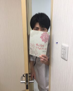 Mahiro Takasugi Instagram - 皆さんこんばんは！高杉です。間も無く「私たちはどうかしている」第二話です！一週間があっという間に感じますね！楽しみにお待ちください！では
#私たちはどうかしている #第二話