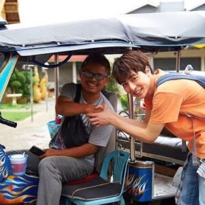 Mahiro Takasugi Instagram - 皆さんこんにちは！高杉です。3年前に初めて訪れたタイ北部の古都「チェンマイ」と「チェンライ」！タイは微笑みの国と呼ばれているだけあり、皆さん笑顔が素敵でした！
料理もどれも美味しかったんですが、中でもタイ風カレーラーメンの「カオソーイ」がNo. 1でした！
今は海外旅行もなかなか難しいですけど、落ち着いたら皆様も是非！僕もまたタイ旅行したいです！笑では！
#また行きタイ #PR @amazingthailandjp