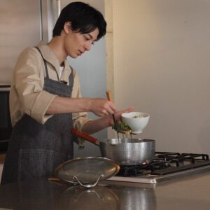 Mahiro Takasugi Instagram - 皆さんこんばんは！高杉です。皆さん、フィリピン料理に挑戦している高杉、チェックしてくださいましたか？？今回は「ポークシニガン」に挑戦しています！美味しいですよ！因みに、僕は家で「チキンアドボ」作ってみました！是非皆さんもお家で挑戦してみてください！
#おうちでフィリピン　#もっと楽しいフィリピン #フィリピン料理にチャレンジ　#ポークシニガン　#チキンアドボ