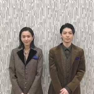 Mahiro Takasugi Instagram - 皆さんこんにちは、高杉です！美玲さんとのダンス動画。挑戦しました。高杉。若干間違えました。高杉。。
#チョコすぎるダンス　#濃厚チョコブラウニー　#ブルボン　#濃厚過ぎる文