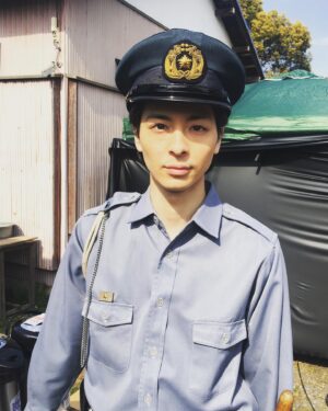 Mahiro Takasugi Instagram - 本日WOWOWにて22時から「コールドケース3〜真実の扉〜」に出演させて頂いています！警察官！是非皆さん見てください！本日の公演も無事に終わりました。残り少なくなってきた！最後まで頑張ります！
#コールドケース3