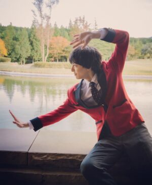 Mahiro Takasugi Instagram - 『映画 賭ケグルイ 絶体絶命ロシアンルーレット』の公開日が5月12日に決定致しました！﻿
初日舞台挨拶は、無観客での実施となります…がっ‼︎全国の劇場で生中継されるとのことです！﻿
舞台挨拶が生中継…ドキドキじゃ！﻿
映画公開までもう少し！﻿
開拓民の唄を聞きながら、楽しみにお待ちください！﻿
﻿
#賭ケグルイ﻿
#ポーズに深い意味はないんです
