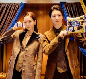 Mahiro Takasugi Instagram - 皆さんこんばんは！高杉です。皆様！「ミニ濃厚チョコブラウニー」の新CMが後4日で公開！美玲さんと撮影させて頂きました！振り付けがあったり…緊張しました！皆さんお楽しみに！では！

#ブルボン　#濃厚チョコブラウニー　#ミニ濃厚チョコブラウニー　#後4日