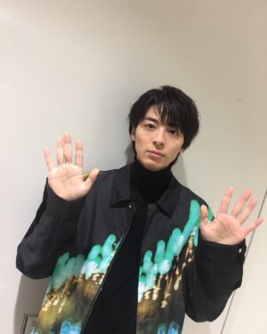 Mahiro Takasugi Instagram - 「てにあまる」初日！緊張しますが、頑張ります。そして、間もなく「メレンゲの気持ち」是非見てください。
