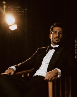 Mahmoud Amr Yassin Instagram - from the opening cermony of Cairo International Film Festival @cairofilms #CIFF44

Suit @isuittailormade
📷 @norayoussef_photography