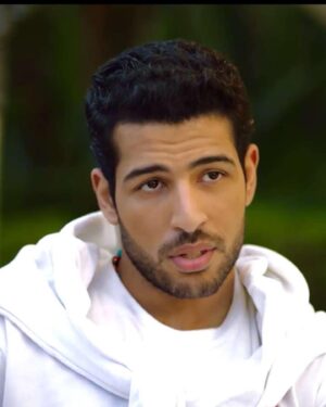 Mahmoud Amr Yassin Instagram - انهارده الحلقه الاخيره من قصه عيشها بفرحه يا رب تكون عجبتكوا و دور جلال يكون حبيتوا 🤍