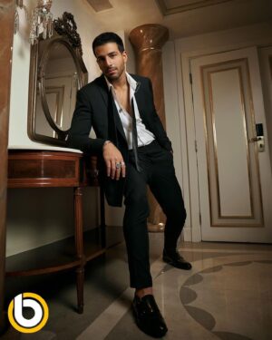 Mahmoud Amr Yassin Instagram - “From a young age, acting was always a passion of mine. While I don't have a specific role model, both my grandfathers, Yehia El-Fakhrany, and Amr Diab have been sources of inspiration for me”
From my latest cover with @obmagonline for June's issue 🖤✨

Art director & photographer: @heshammarcelo12
Stylist: @kariemfadl 
Retoucher: @feko_retoucher
Location: @grandniletower
Suit: @moamenawadofficial 
Shoes: @brava_cairo 
Accessories: @cords.co
Hair stylist: Omar Hamed 
Assistant Stylist: @beshoytarek 
Photographer’s assistant: @hema_mediaaa74

#obmagazine
#obdailydoseofnews