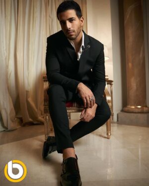 Mahmoud Amr Yassin Instagram - “From a young age, acting was always a passion of mine. While I don't have a specific role model, both my grandfathers, Yehia El-Fakhrany, and Amr Diab have been sources of inspiration for me”
From my latest cover with @obmagonline for June's issue 🖤✨

Art director & photographer: @heshammarcelo12
Stylist: @kariemfadl 
Retoucher: @feko_retoucher
Location: @grandniletower
Suit: @moamenawadofficial 
Shoes: @brava_cairo 
Accessories: @cords.co
Hair stylist: Omar Hamed 
Assistant Stylist: @beshoytarek 
Photographer’s assistant: @hema_mediaaa74

#obmagazine
#obdailydoseofnews