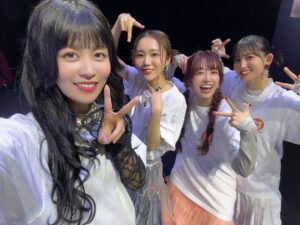 Maho Tomita Instagram - ---------♡
#まほふぇす 1部✨
ゲストにあいあい・葉子(youyo)・奏音をお迎えしてお届け♡

セットリスト
・M
・MA・MO・RU (護くんに女神の祝福を OP)
・Tomorrow (ミュージカルAnnieより)
・シデレウス・ヌンチウス (ミュージカル シデレウスより)
・乙女のポリシー (美少女戦士セーラームーン ED)
・純情アンクラシファイド 
・Happy Flight (ギャラクシーエンジェる〜ん ED)
・オレンジ色のひまわり
・粉雪舞い降る公園で
・救世主〜メシア〜
・Wing of Destiny (ギャラクシーエンジェルⅡ 絶対領域の扉)
・Star Divine

懐かしい楽曲盛りだくさん。