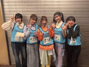 Maho Tomita Instagram - ———♡
#シアターゲームリーグガールズ
ありがとうございましたーーーーー！！！！！

チーム🐯猛虎虎虎🐅✨見事勝利〜〜〜🏆✨
わーい🙌🏻

ななんと、昼夜とも勝利しました！

楽しくゲームをして、勝って焼肉🥩まで✨
幸せです♡

はじめましてのかたもいらしたので、会場に向かう道中は
ドキドキしておりましたが、
皆様とても優しく可愛く素敵だったので良かった〜💓
そして何より会場に足を運んで参加してくれた皆様があたたかかった！

応援してくれた皆様、参加して盛り上げてくれた皆様、
あたたかく見守ってくれた皆様、ほんっとうにありがとうございました！！！

一緒に楽しい時間を過ごせて幸せでした🐥✨

#シアターゲームリーグ

実は、昼夜間にひなちゃんと浅草散策してました✨
ひなたが教えてくれたメロンパン (@asakusa.kagetsudo )
まじで美味しくて感動！

あと壽々喜園( @suzukien.asakusa )の世界一濃い"抹茶ジェラート"
さいっこうに美味しかったです！濃っっっっ厚でした！

#花月堂ジャンボメロンパン #壽々喜園の世界一濃い抹茶アイス #壽々喜園浅草本店 #壽々喜園