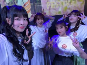 Maho Tomita Instagram - ---------♡

#まほふぇす 第2部

ゲストにあいあい、もよよん、あやばぶをお迎えしてお届け💓

セットリスト
・晴れのちハレ (アニメ かみちゅ OP)
・Beauty or Beast (相羽あいなさん)
・タイムトラベル(サンドリオン)
・生まれてはじめて(アナと雪の女王)
・Tomorrow (岡本真夜さん)
・純情アンクラシファイド
・人魚の音色
・リンクシンク
・空色デイズ
・Crimson Star
・Wing of Destiny
・Star Divine

あいあいの楽曲、もよよんとサンドリオン、彩沙とアナ雪
歌えたの幸せだったなぁ〜〜〜