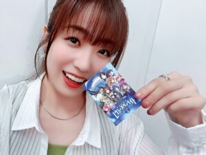 Maho Tomita Instagram - ---------♡
『聖翔音楽学園放送局 遙かなるエルドラド特番』

ご視聴ありがとうございました！

少女☆歌劇 レヴュースタァライト初のコンソールゲーム
『舞台奏像劇 遙かなるエルドラド』の新情報やらゲームプレイ画面を初出しだったり、情報盛りだくさんでお届けしました！

そして、なんとなんと本編クリア後に解放される「El Doradoモード」では雨宮詩音 決定稿verで9人の配役を自由に選択することが出来ます！！！

そうなんです！私たち、全役演じさせていただきました！！！
いろんな組み合わせを是非試してみて✨

ゲームは2024年8月8日(木)発売です！
店舗別購入特典などもあるので、詳しくは公式HPをご確認ください。

そして、このゲームのOP主題歌「Star Darling」は6/26(水)発売！
現在、各音楽配信サイトにて先行配信を実施中！

是非、聴いてみてね💓

#RSエルドラド #エルドラド #スタァライト #初生つかさ