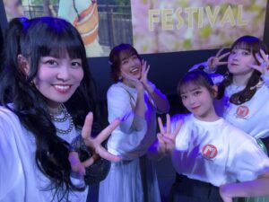 Maho Tomita Instagram - ---------♡

#まほふぇす 第2部

ゲストにあいあい、もよよん、あやばぶをお迎えしてお届け💓

セットリスト
・晴れのちハレ (アニメ かみちゅ OP)
・Beauty or Beast (相羽あいなさん)
・タイムトラベル(サンドリオン)
・生まれてはじめて(アナと雪の女王)
・Tomorrow (岡本真夜さん)
・純情アンクラシファイド
・人魚の音色
・リンクシンク
・空色デイズ
・Crimson Star
・Wing of Destiny
・Star Divine

あいあいの楽曲、もよよんとサンドリオン、彩沙とアナ雪
歌えたの幸せだったなぁ〜〜〜