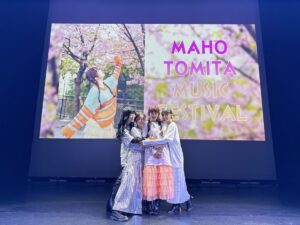 Maho Tomita Instagram - ---------♡
#まほふぇす 1部✨
ゲストにあいあい・葉子(youyo)・奏音をお迎えしてお届け♡

セットリスト
・M
・MA・MO・RU (護くんに女神の祝福を OP)
・Tomorrow (ミュージカルAnnieより)
・シデレウス・ヌンチウス (ミュージカル シデレウスより)
・乙女のポリシー (美少女戦士セーラームーン ED)
・純情アンクラシファイド 
・Happy Flight (ギャラクシーエンジェる〜ん ED)
・オレンジ色のひまわり
・粉雪舞い降る公園で
・救世主〜メシア〜
・Wing of Destiny (ギャラクシーエンジェルⅡ 絶対領域の扉)
・Star Divine

懐かしい楽曲盛りだくさん。
