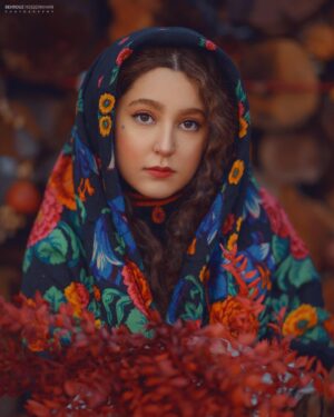 Mahsa Hashemi Instagram - بلندترین شب سال هم خورشید را ملاقات خواهد کرد و این یعنی
بوسه گرم خداوند بر صورت زندگی وقتی همه چیز یخ می زند. 
یلدا مبارک🍉#مهسا_هاشمی #شب_یلدا #mahsahashemi 
 ______________
Dress : @manashi.design 
Earrings: @zheen_art 
Photo: @3ehrouz