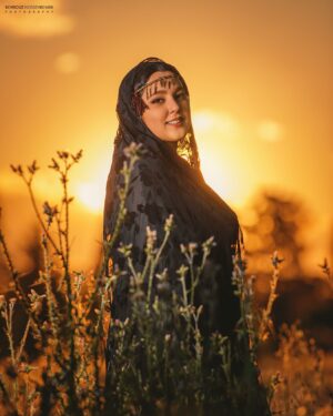 Mahsa Hashemi Instagram - نگاه کن 
تو میدَمی و آفتاب میشود.

#فروغ_فرخزاد
#مهسا_هاشمی #mahsa_hashemi