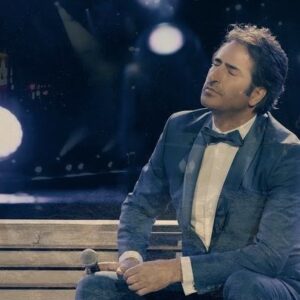 Mahsun Kırmızıgül Instagram - Tüm dualarım sizinle olsun. Albümün slow şarkılarından biri. Söz, müzik, aranjör.. @barisaryay @sulearyay
