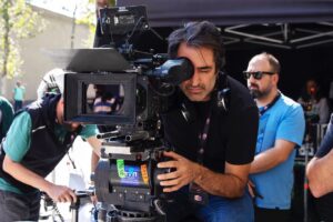 Mahsun Kırmızıgül Instagram - Sinema vazgeçilmezim , tutkum. Heyecan dorukta. Bundan böyle Müzik ve  Sinema birlikte yürüyecek. “Prestij Meselesi” filminden 2. günden fotolar. @prestijmeselesifilm #PrestijMeselesi