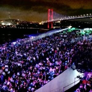 Mahsun Kırmızıgül Instagram - Uzun  yıllardan  sonra  ilk  kez dostlarla buluştuk. Muhteşem bir atmosfer vardı. Rusyadan İrandan, Almanyadan, Azarbeycandan, Iraktan  ve yurdun dört bir yanından gelenler vardı. Teşekkürler iyi ki varsınız.