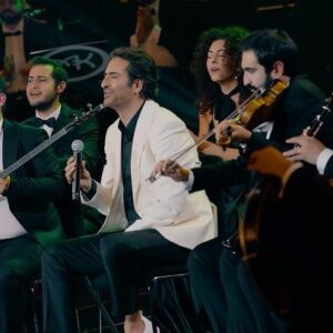 Mahsun Kırmızıgül Instagram - Sıra gecesi ile bütünleşen bu yılın en güzel türküsüne vokal yapan çok değerli sanatçı kardeşlerim @gokhandoganayresmi , @maralofficial ,
 @turkucevikofficial , @serkanrecberresmi , @mustafaaciksesresmi , @gultektekingonulacarmuzik , @celalyarici , @ahmetsatilmisofficial , @mehmetondulmuzik ‘e teşekkür ederim. Ayrıca 
Şerif Kayran Prodüksiyonda 
Asistan 
@celalsahin2121
Tommatster 
@ahmettakiresmi ye teşekkür ederim.